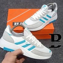 كوتش ابيض <br> بنبيع ببلاش